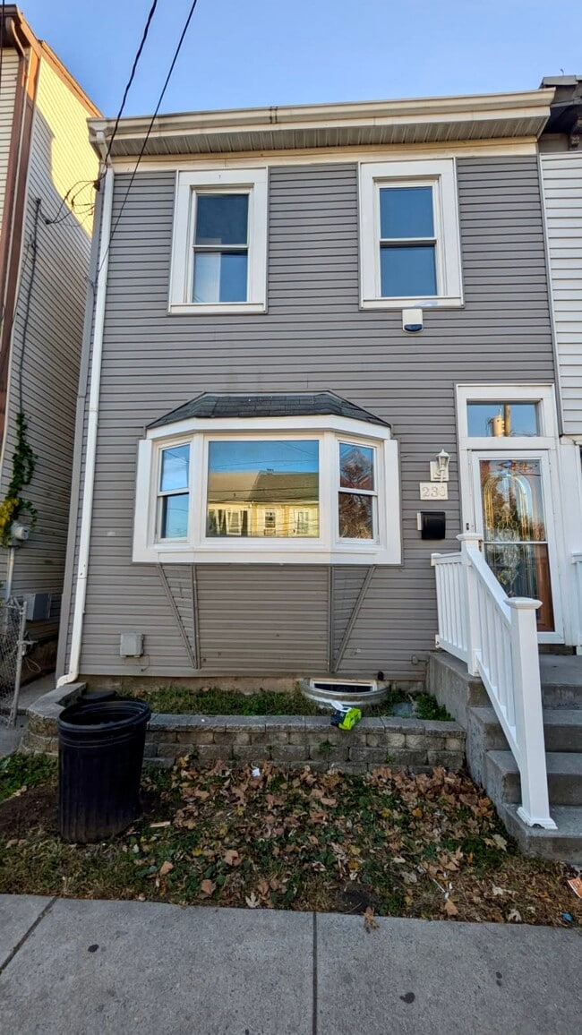 Building Photo - 230 Mercer St