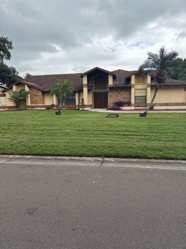 Building Photo - Kissimmee home with a lake view