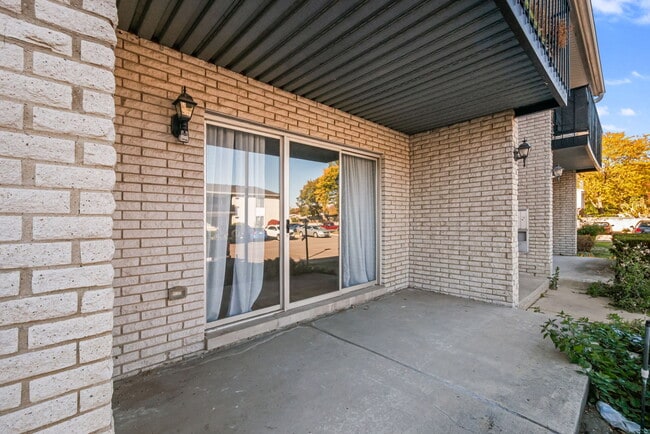 Photo - 8353 Kennedy Cir Unidad #4