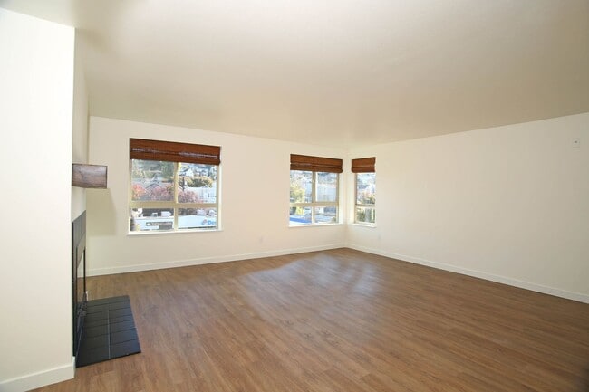 Photo - Ivy Court Apartments