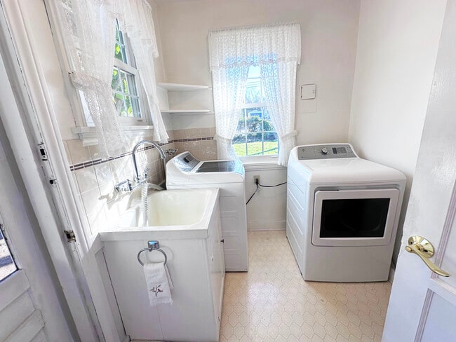 Photo - 7445 Orion Ave