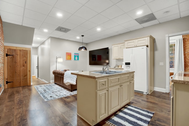 Photo - 210 E Waldburg St Unit A