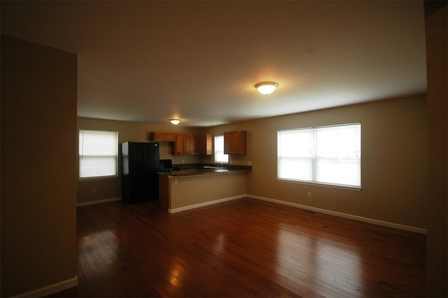 Building Photo - 11 S Summit St Unit 1