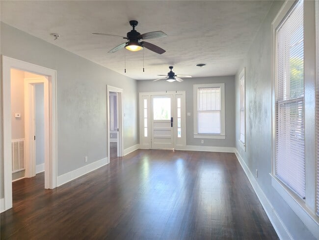 Photo - 4302 Ave Q 1/2