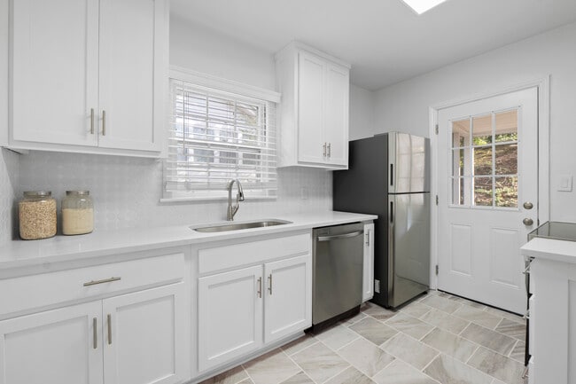 Photo - 1504 Hixson Pike