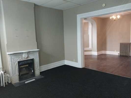 Photo - 437 W Walnut St Unit 1