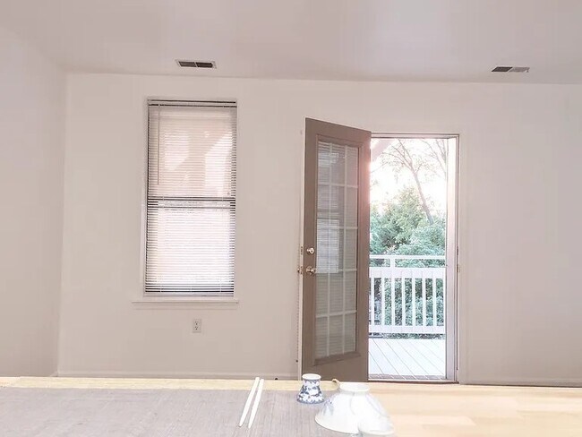 Photo - 1307 N Clayton St Unidad Second Floor Apartment