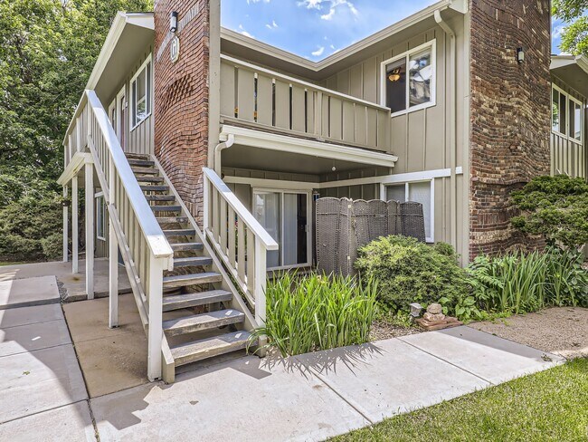 Photo - 857 S Van Gordon Ct Unidad G205