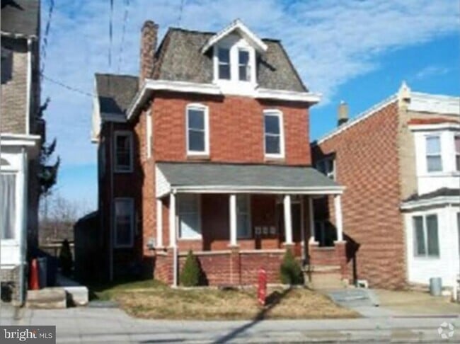 Building Photo - 608 DeKalb St Unit 2 Rental