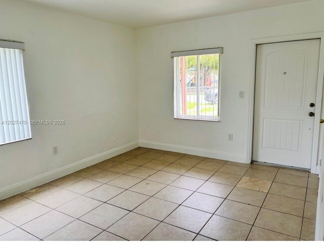Photo - 14400 Polk St