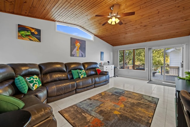 Photo - 1723 Hillcrest Dr