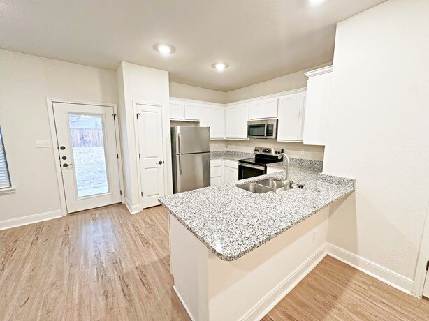 Photo - 13823 Enzo Gate