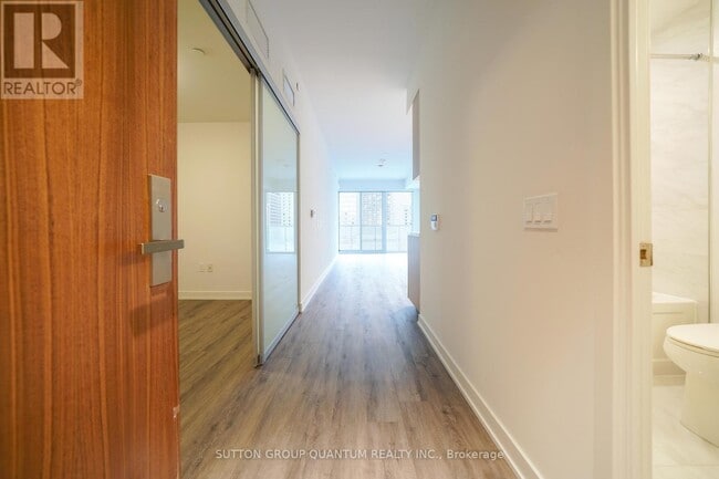 Photo - 15 Queens Quay E Unit 912