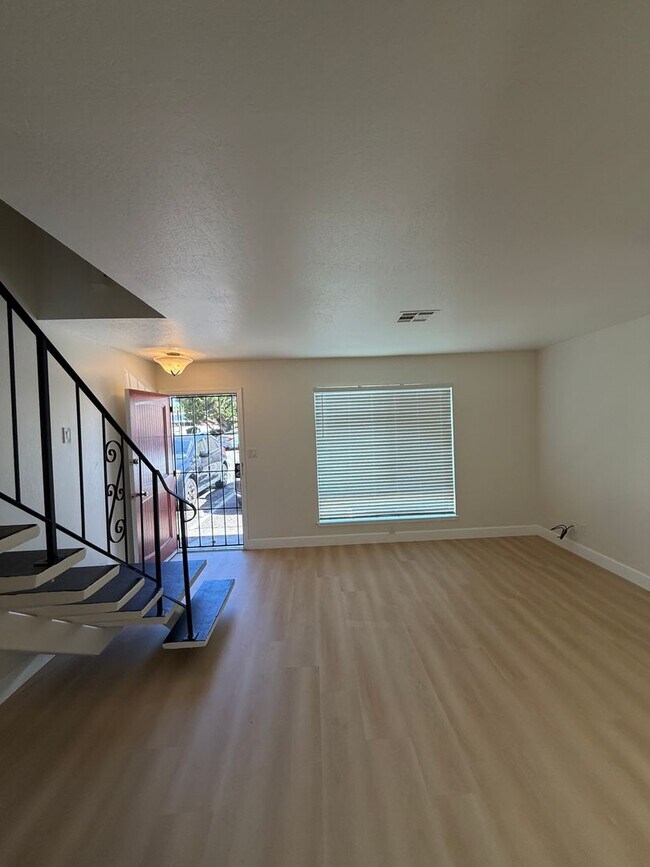 490 Edgewood Dr