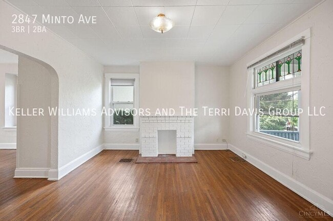 Photo - 2847 Minto Ave