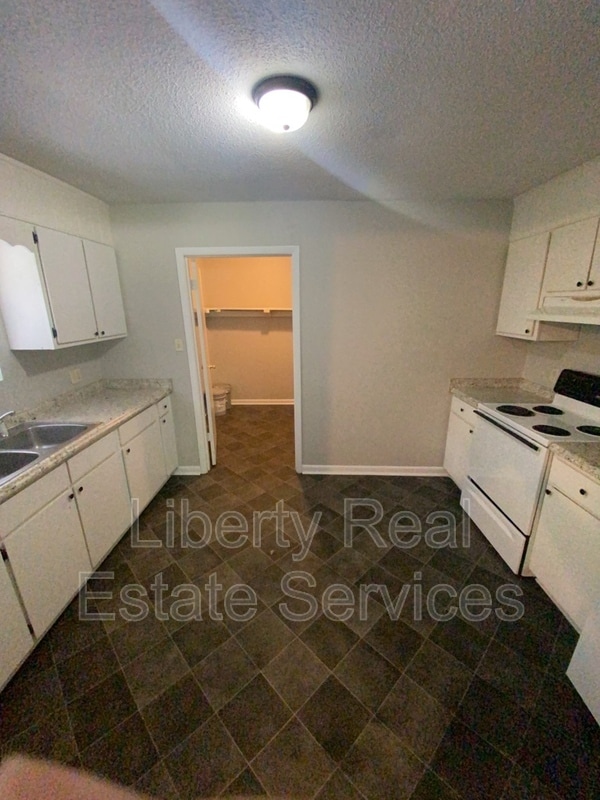 Photo - 228 Pointe S Dr