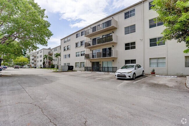 Building Photo - 5501 NW 7th St Unit E408 Rental