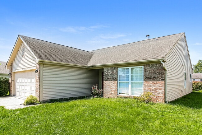 748 Hollowood Ln