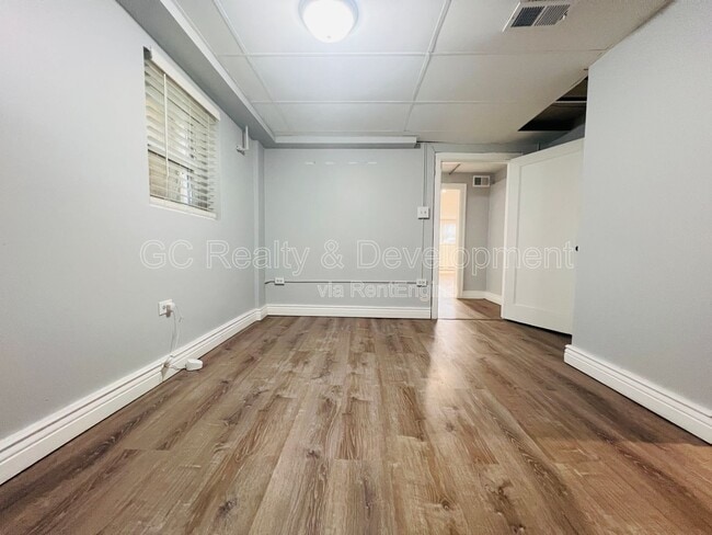 Photo - 6316 N Rockwell St Unit G