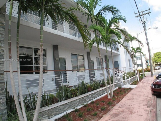 Photo - 540 74th St Unit 14