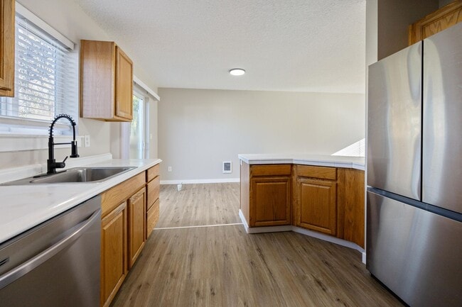 Photo - 3 bedroom, 2.5 bathroom home - SE Portland