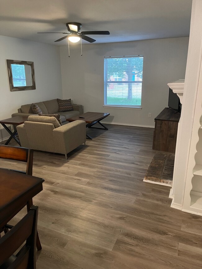 Photo - 1103 Airline Dr.