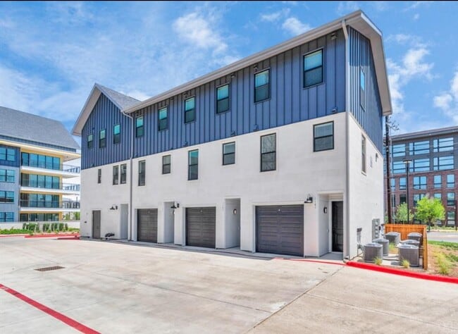 Building Photo - 91 Jensen Dr Unit TH1103 Rental