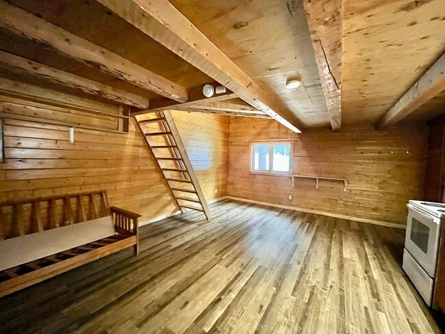 Photo - dry cabin off Sheep Creek / Pet friendly Unit #4