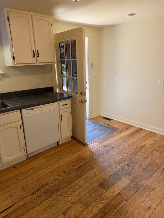 17 7th St Unit 1st flr