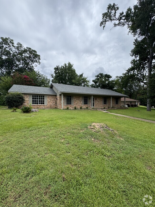 Building Photo - 302 Mobile Dr Rental