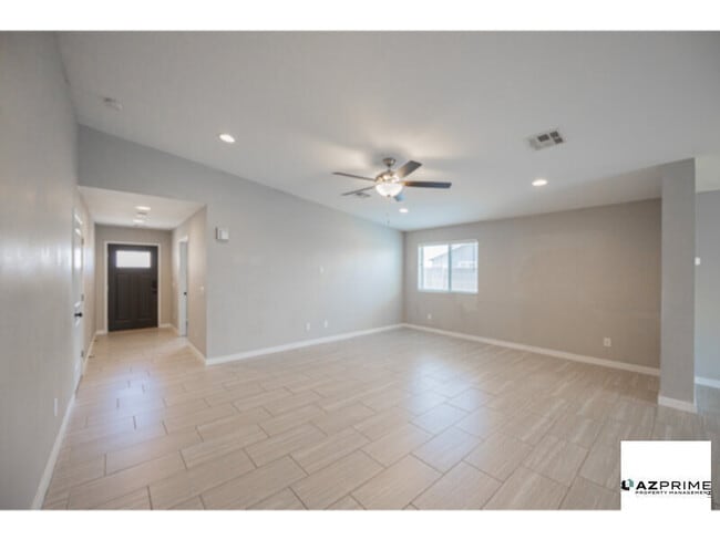 Photo - Welcome to this modern 4/2 home in the heart of South Phoenix!