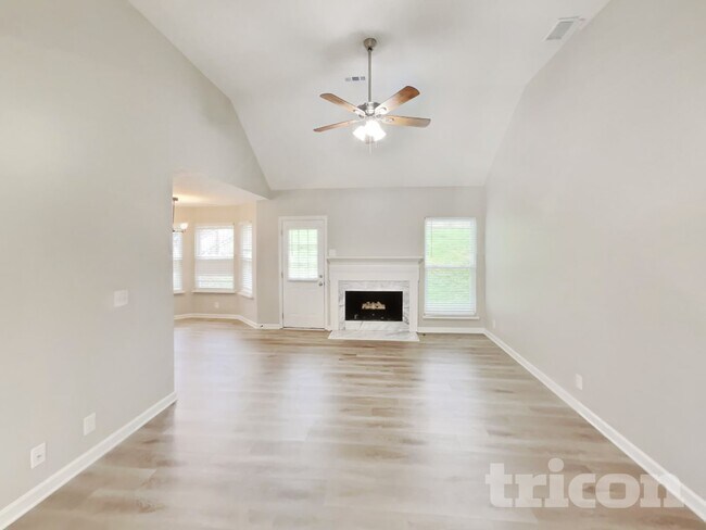 Photo - 104 Edgewater Ct
