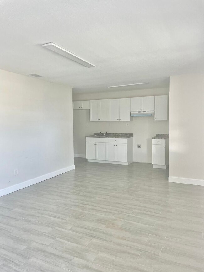 Photo - NEWLY RENOVATED SINGLE LEVEL 3 BEDROOM UNITS ON A QUIET STREET Unit 4211 Maine St