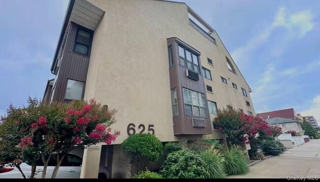 Building Photo - 625 Shore Rd Unit 2B