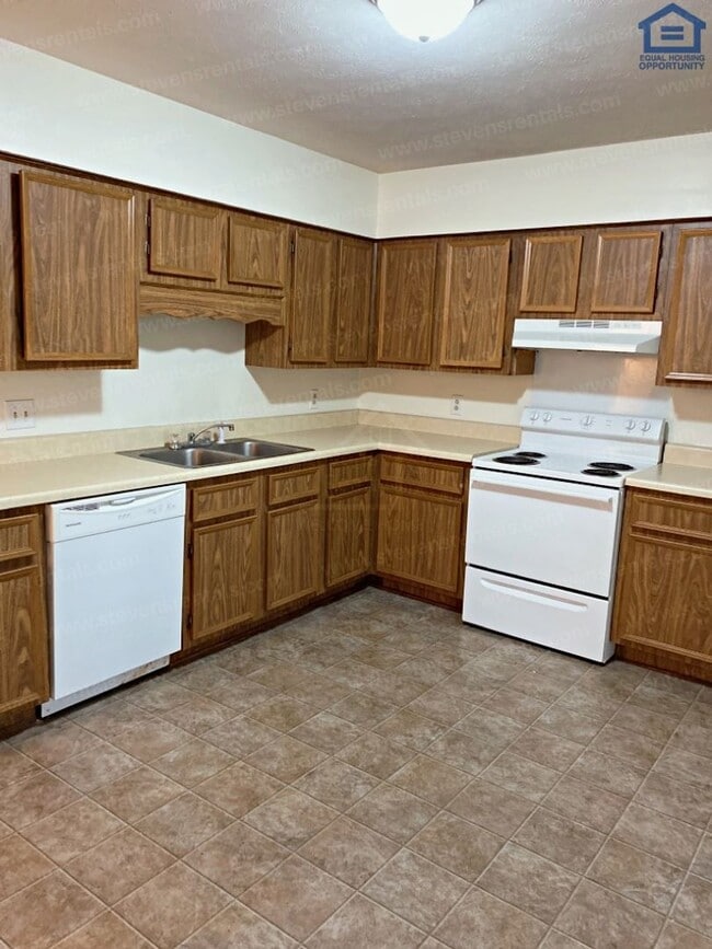 Photo - 328 Oriole Dr