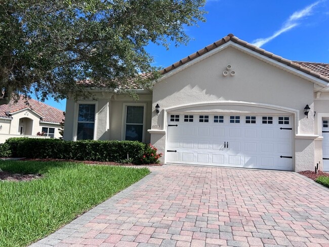 Building Photo - Cypress Reserve - 3 bedroom 2 bath townhouse