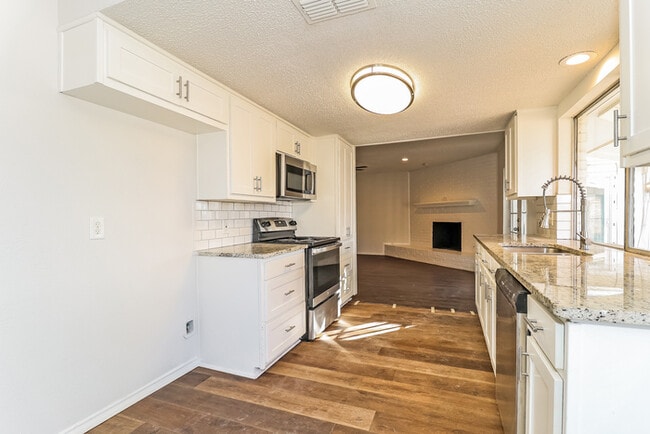 Photo - 1006 Wembley Rd House