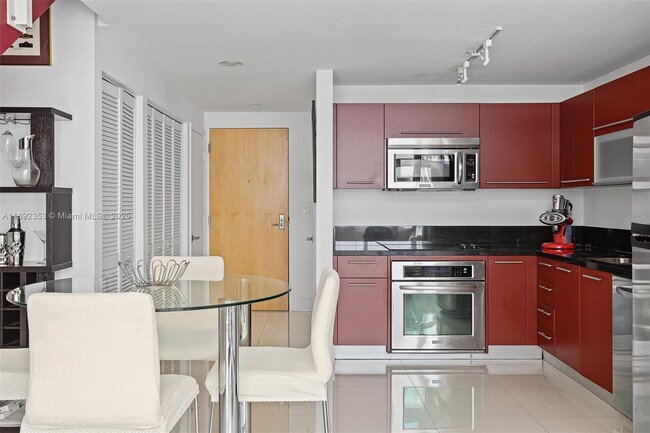 Photo - 253 NE 2nd St Unidad 626