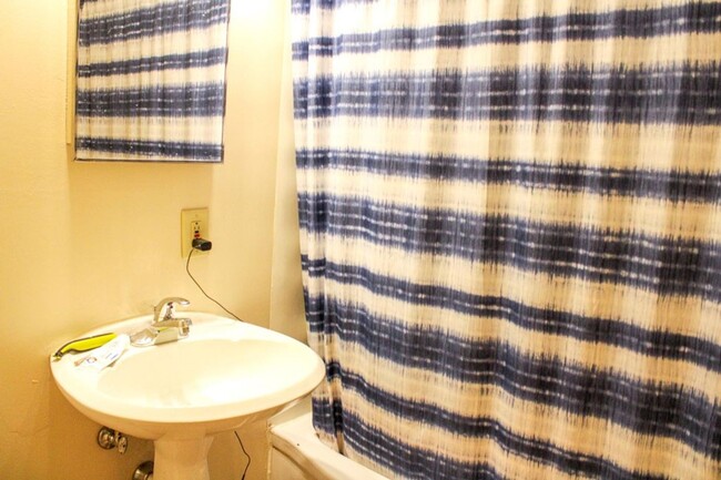 Photo - 808 N 18th St Apartment Unit 2