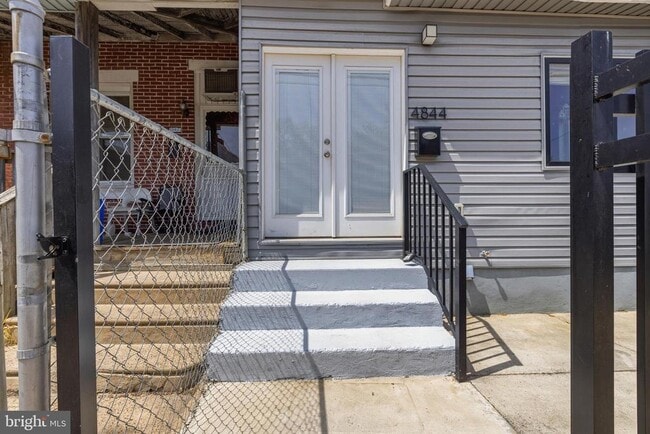 Building Photo - 4844 Duffield St