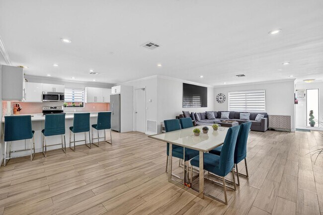 Photo - 407 SE 5th St