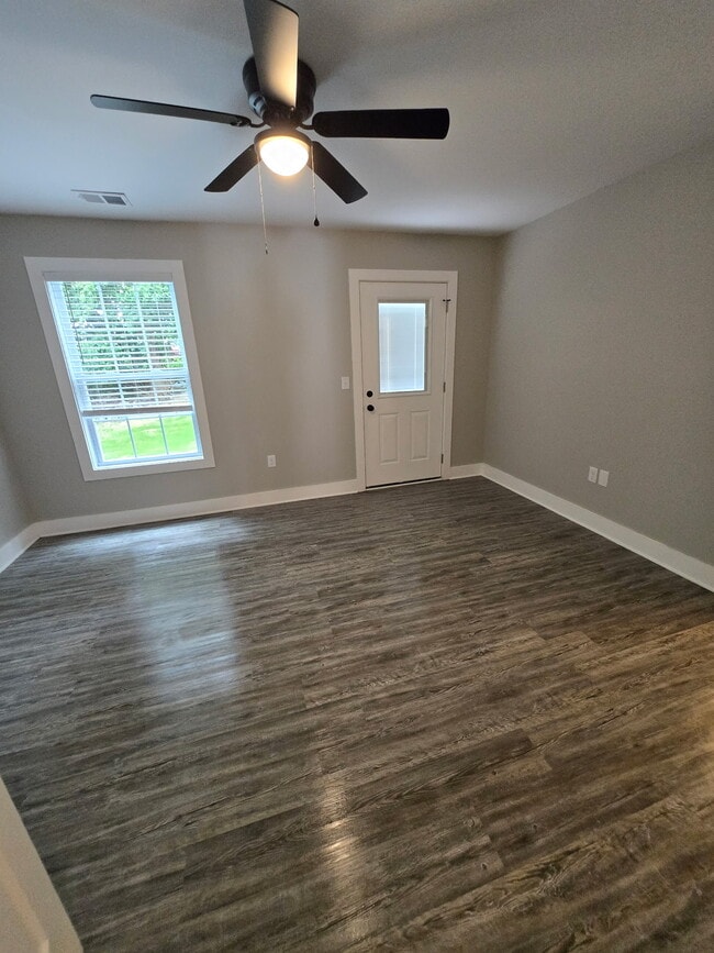 Photo - 303 E St