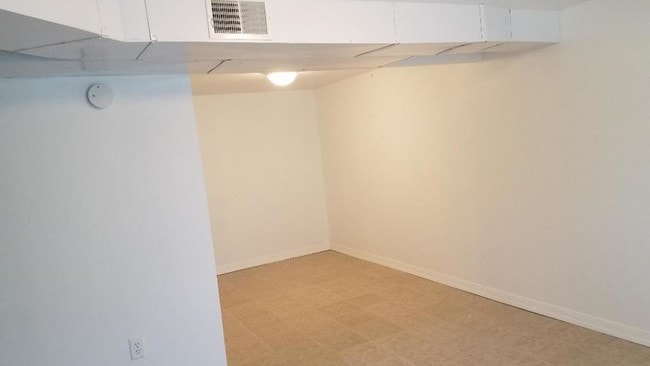 Photo - 348 Sutherland Ave