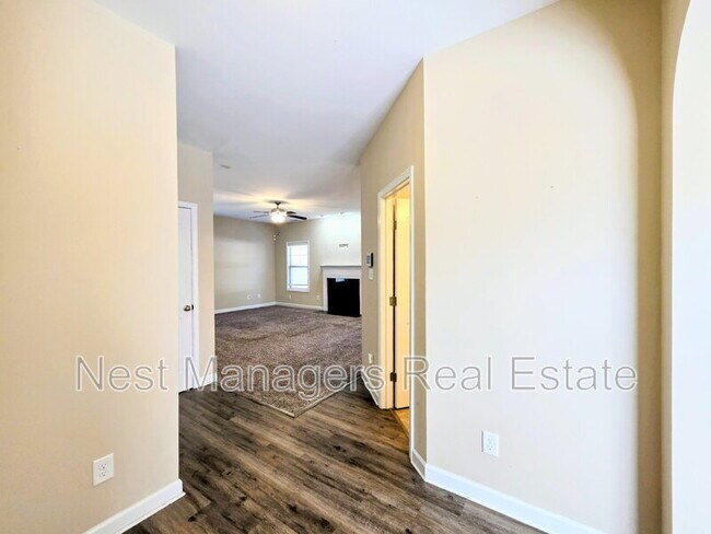 Photo - 389 Roanoke Dr