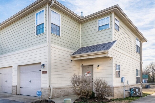 Building Photo - 1123 S Tottenham Ct