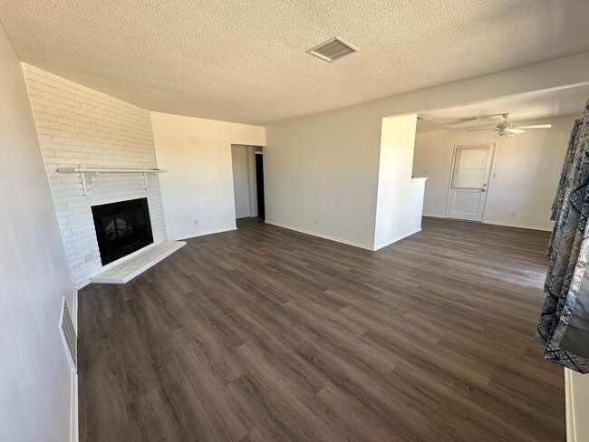 Photo - Newly Remodeled 2 bed 1 bath home!