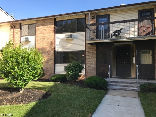 Building Photo - 819 Cricket Ln