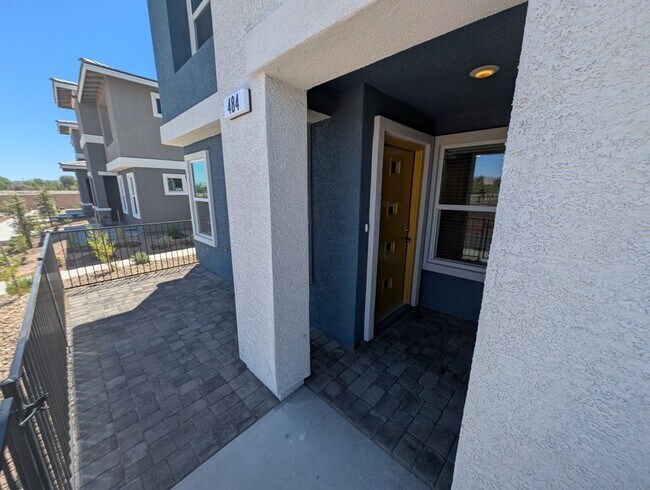 Photo - 484 Golden Myna Ave