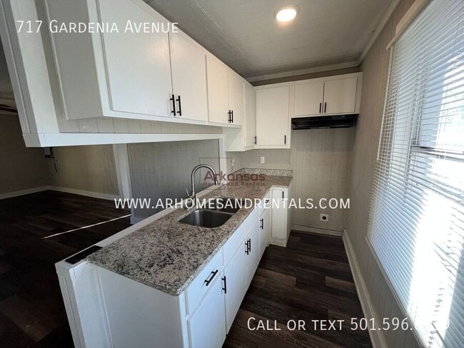 Photo - 717 Gardenia Ave