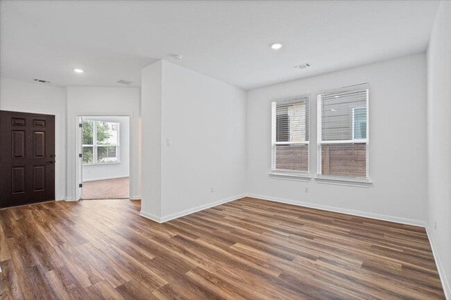 Photo - 309 Harbors Ln